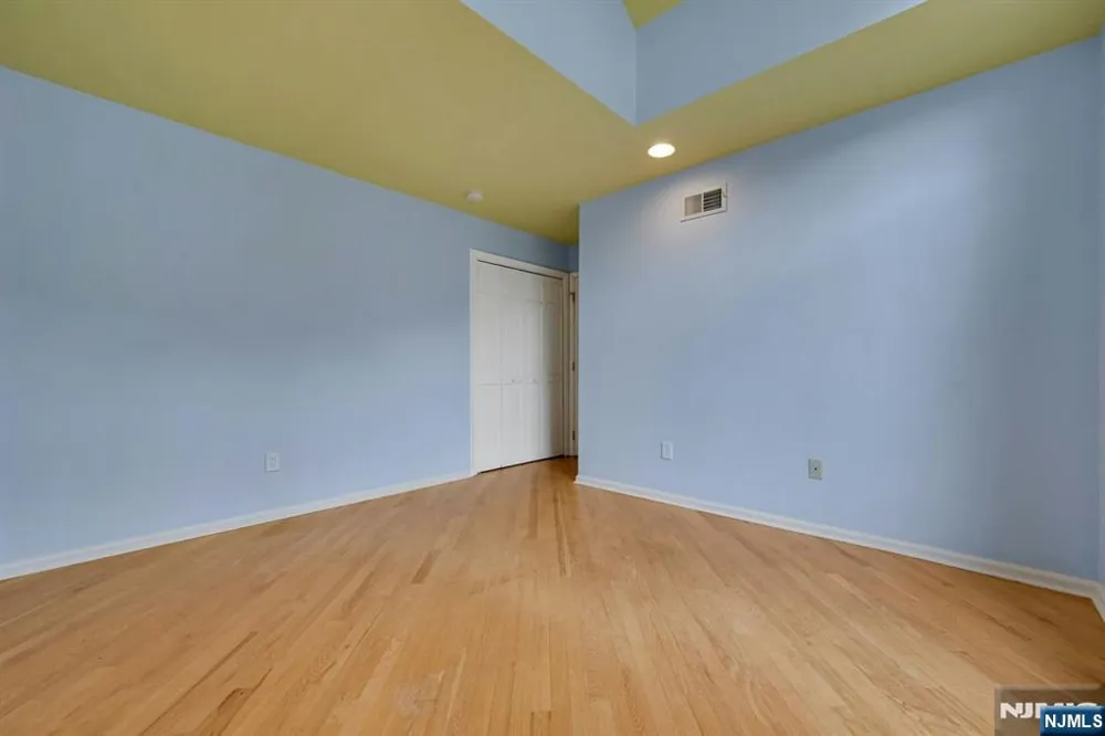 91 Lakeview Drive Old Tappan, NJ 07675