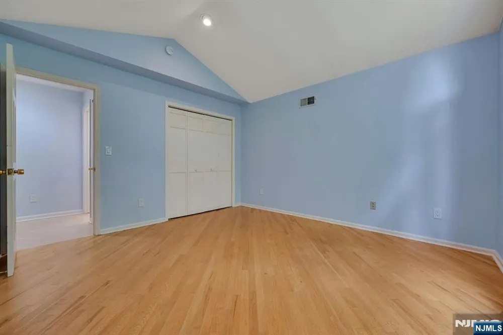 91 Lakeview Drive Old Tappan, NJ 07675