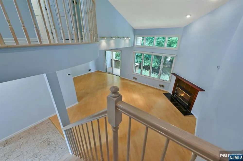 91 Lakeview Drive Old Tappan, NJ 07675