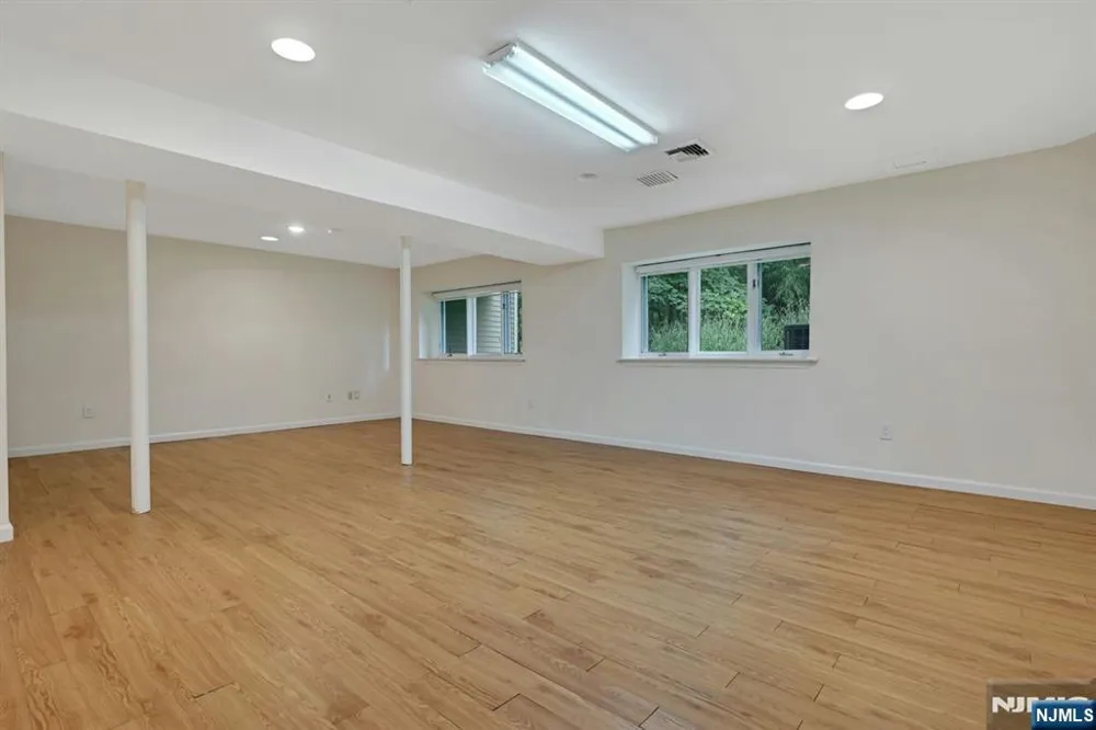 91 Lakeview Drive Old Tappan, NJ 07675
