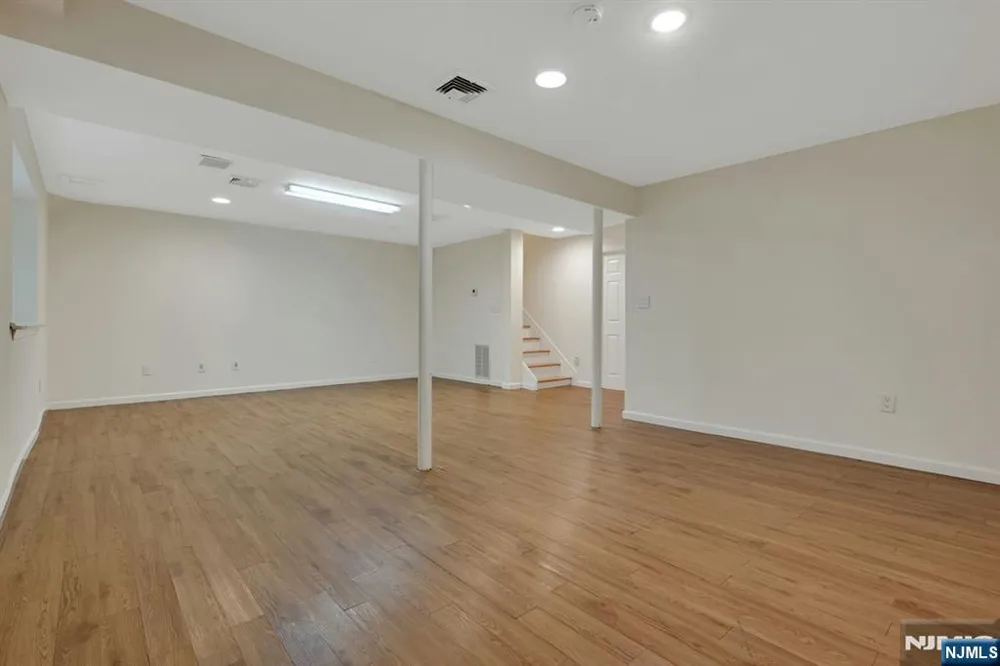 91 Lakeview Drive Old Tappan, NJ 07675