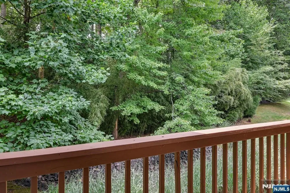 91 Lakeview Drive Old Tappan, NJ 07675