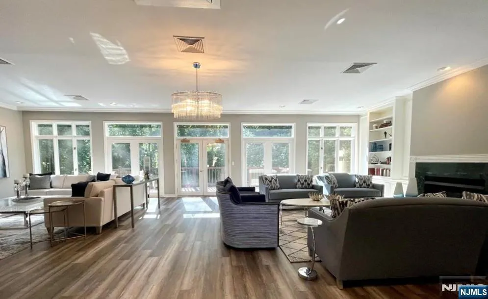 91 Lakeview Drive Old Tappan, NJ 07675