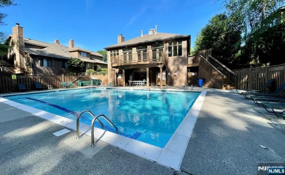 91 Lakeview Drive Old Tappan, NJ 07675