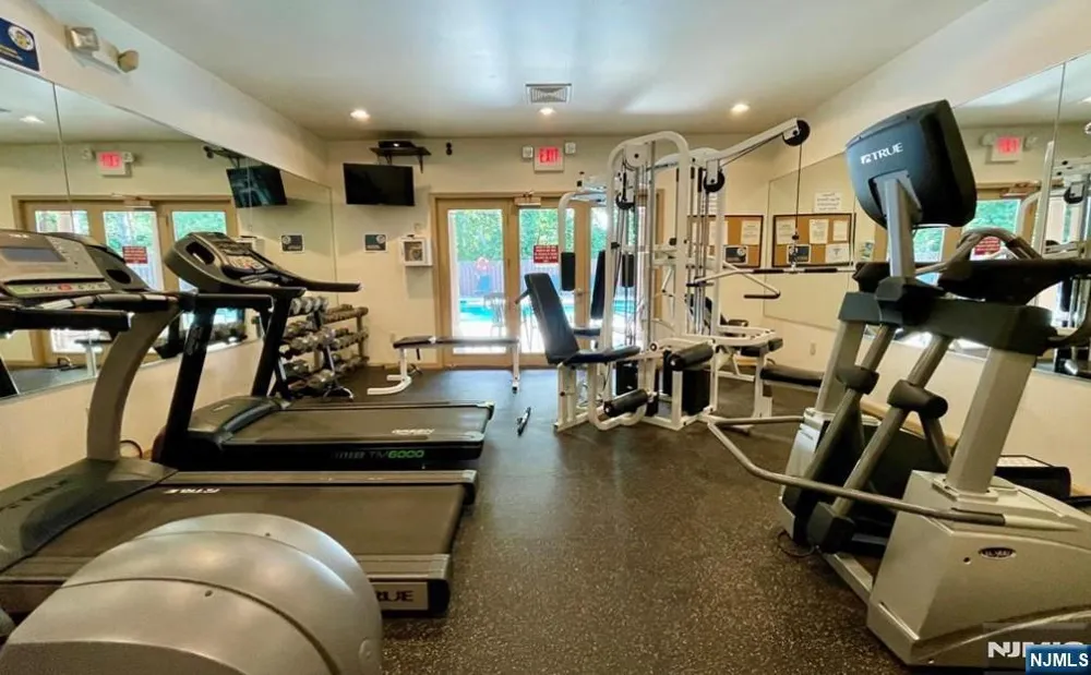 91 Lakeview Drive Old Tappan, NJ 07675