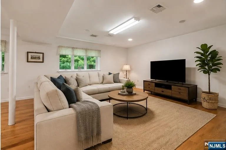 91 Lakeview Drive Old Tappan, NJ 07675