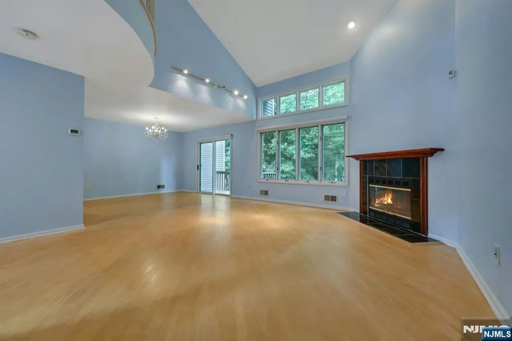 91 Lakeview Drive Old Tappan, NJ 07675
