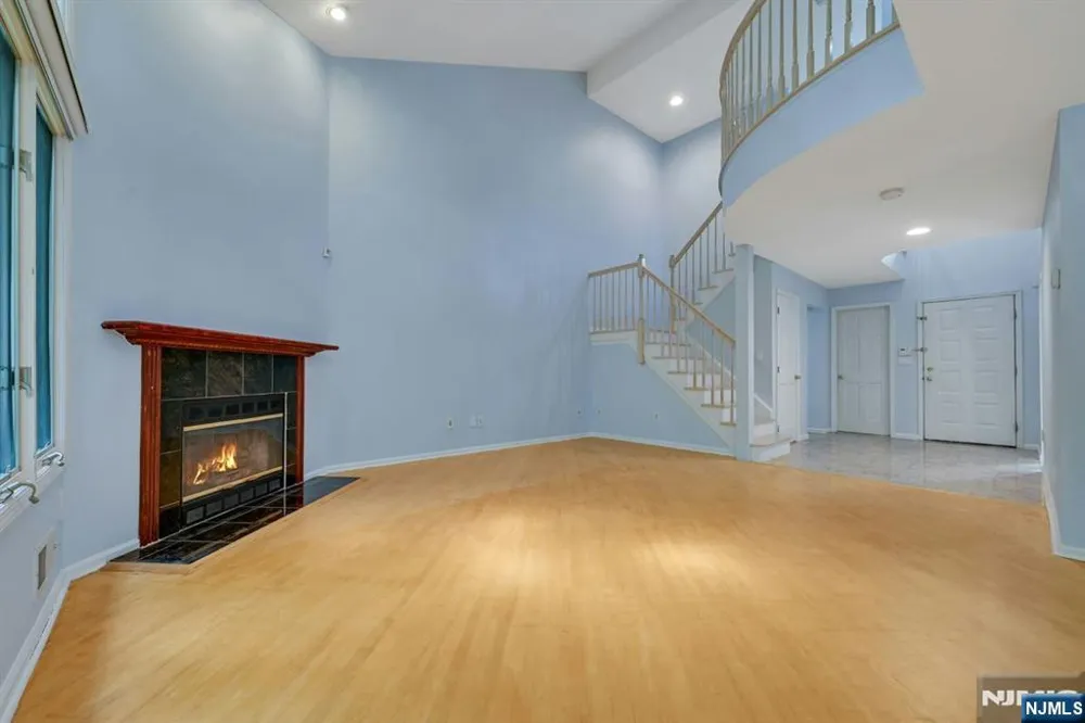 91 Lakeview Drive Old Tappan, NJ 07675