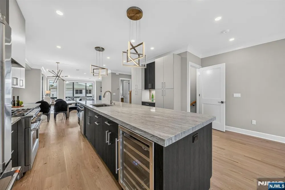 156 Morningside Lane B Palisades Park, NJ 07650
