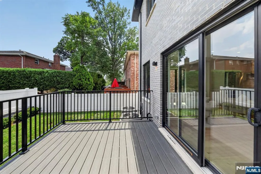 156 Morningside Lane B Palisades Park, NJ 07650