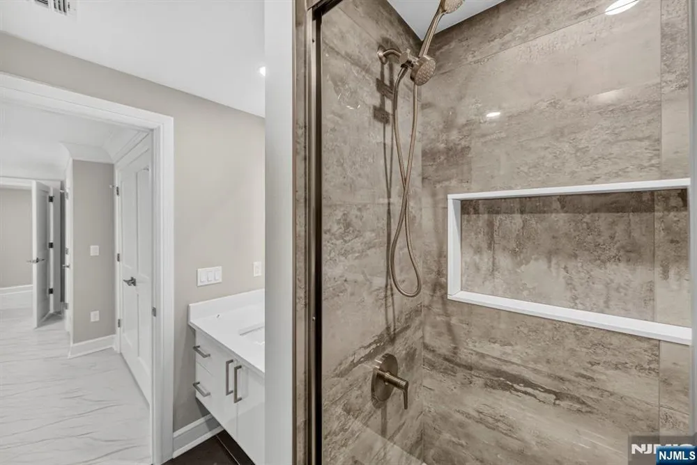 156 Morningside Lane B Palisades Park, NJ 07650
