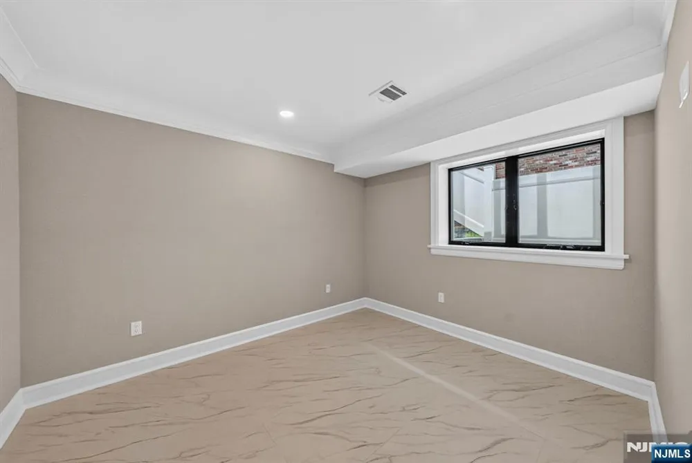 156 Morningside Lane B Palisades Park, NJ 07650