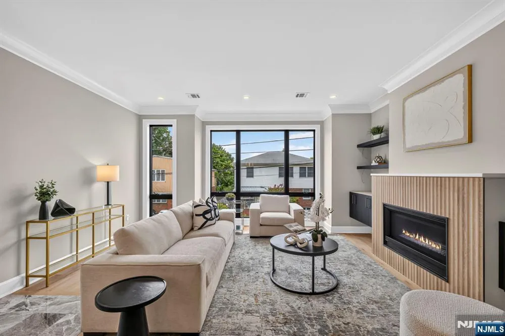 156 Morningside Lane B Palisades Park, NJ 07650