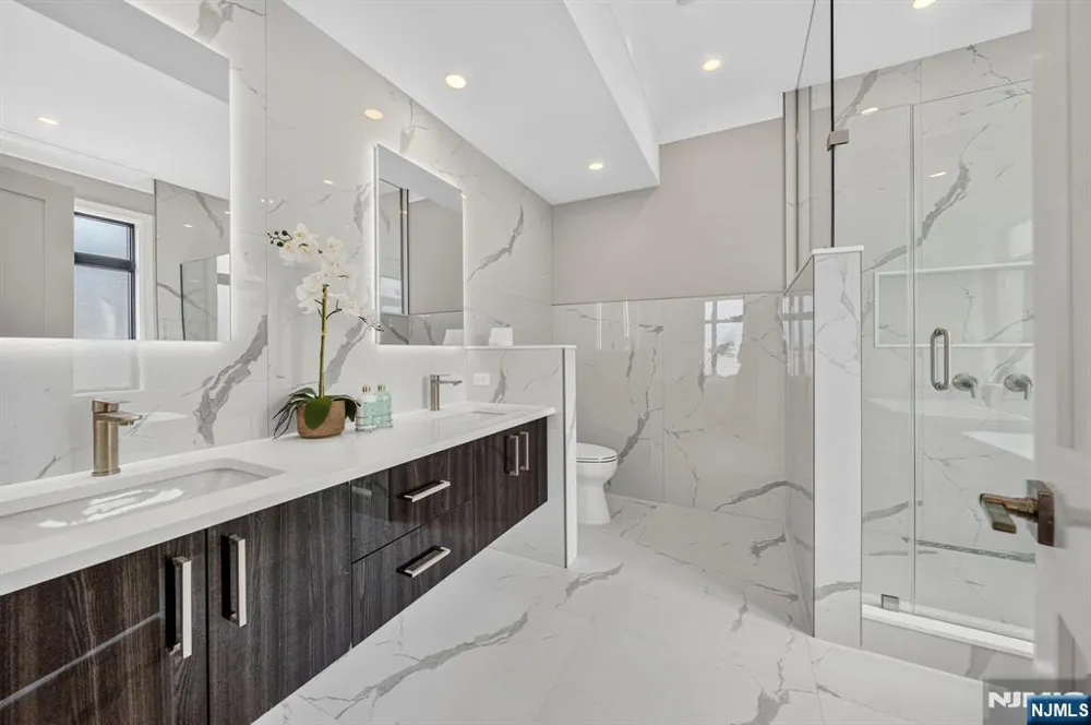156 Morningside Lane B Palisades Park, NJ 07650