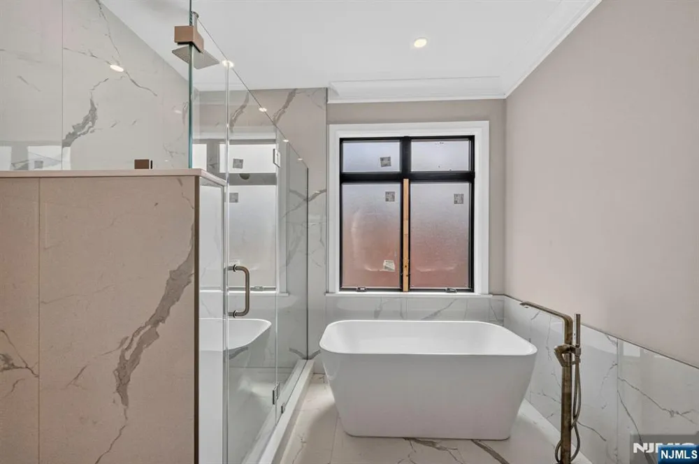 156 Morningside Lane B Palisades Park, NJ 07650