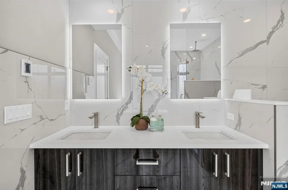 156 Morningside Lane B Palisades Park, NJ 07650