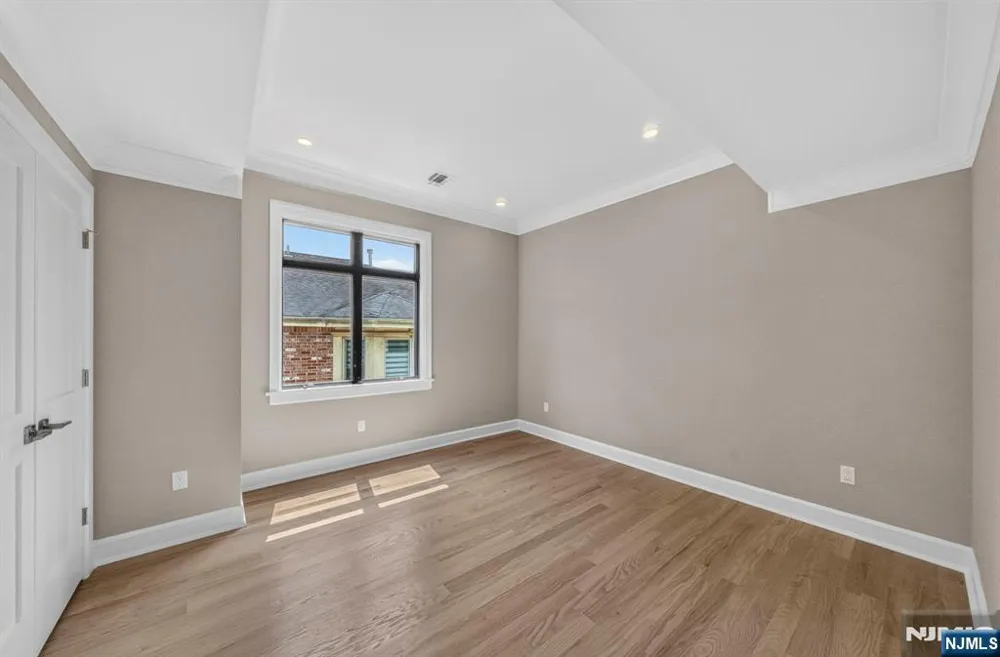 156 Morningside Lane B Palisades Park, NJ 07650