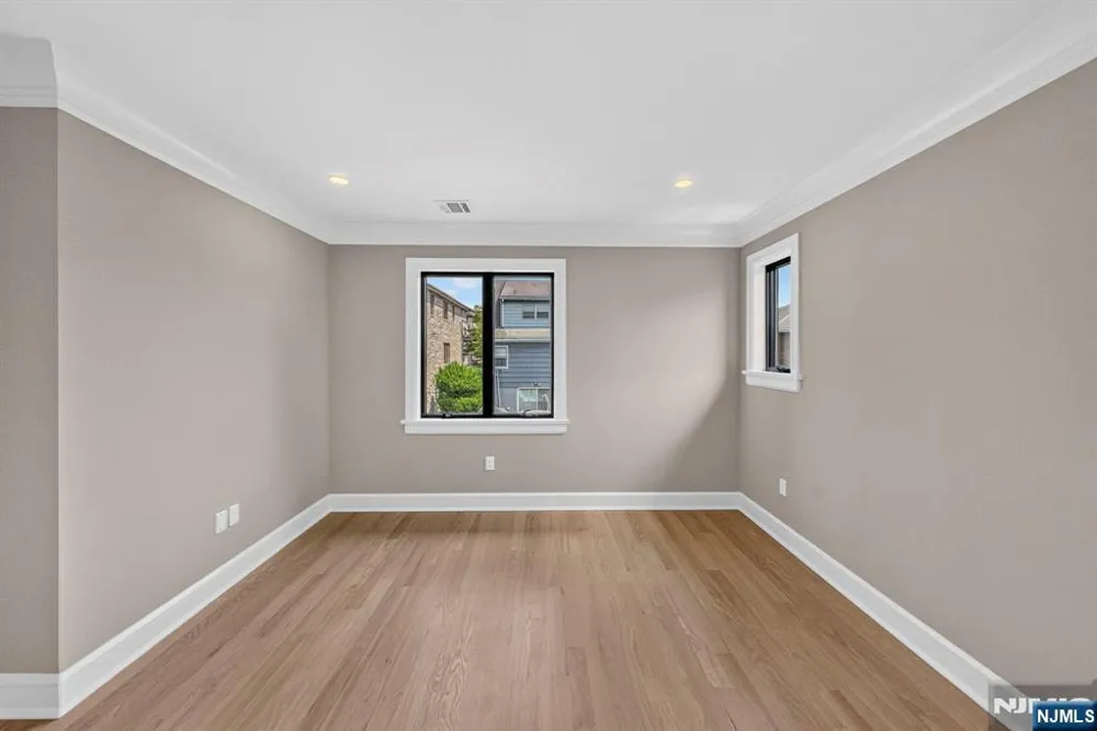 156 Morningside Lane B Palisades Park, NJ 07650