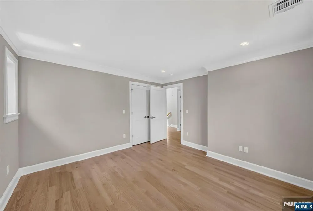 156 Morningside Lane B Palisades Park, NJ 07650