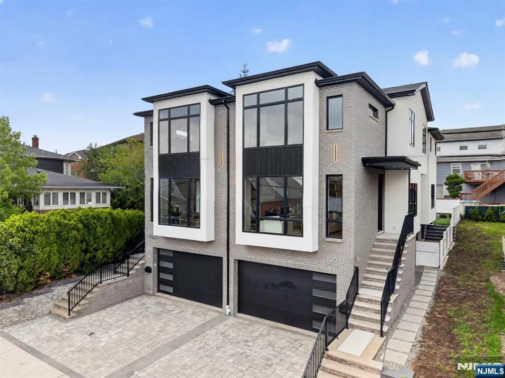 156 Morningside Lane B Palisades Park, NJ 07650