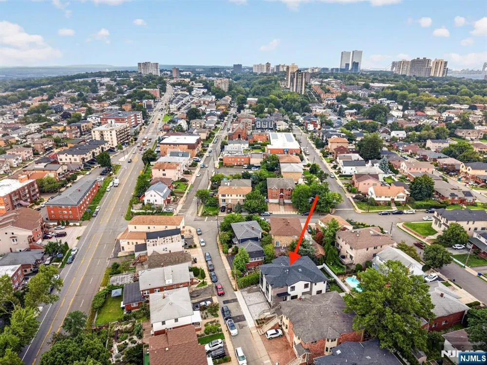 156 Morningside Lane B Palisades Park, NJ 07650