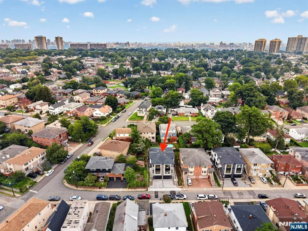 156 Morningside Lane B Palisades Park, NJ 07650