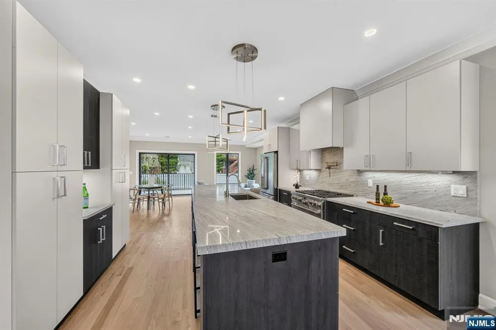 156 Morningside Lane B Palisades Park, NJ 07650