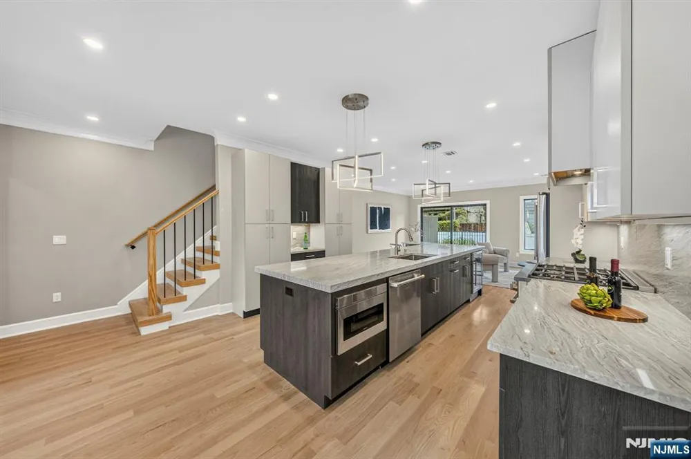 156 Morningside Lane B Palisades Park, NJ 07650