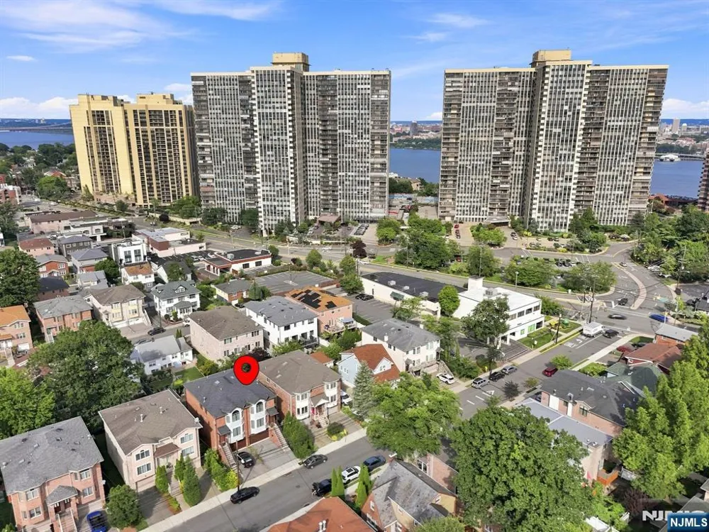 227 Lafayette Avenue B Cliffside Park, NJ 07010