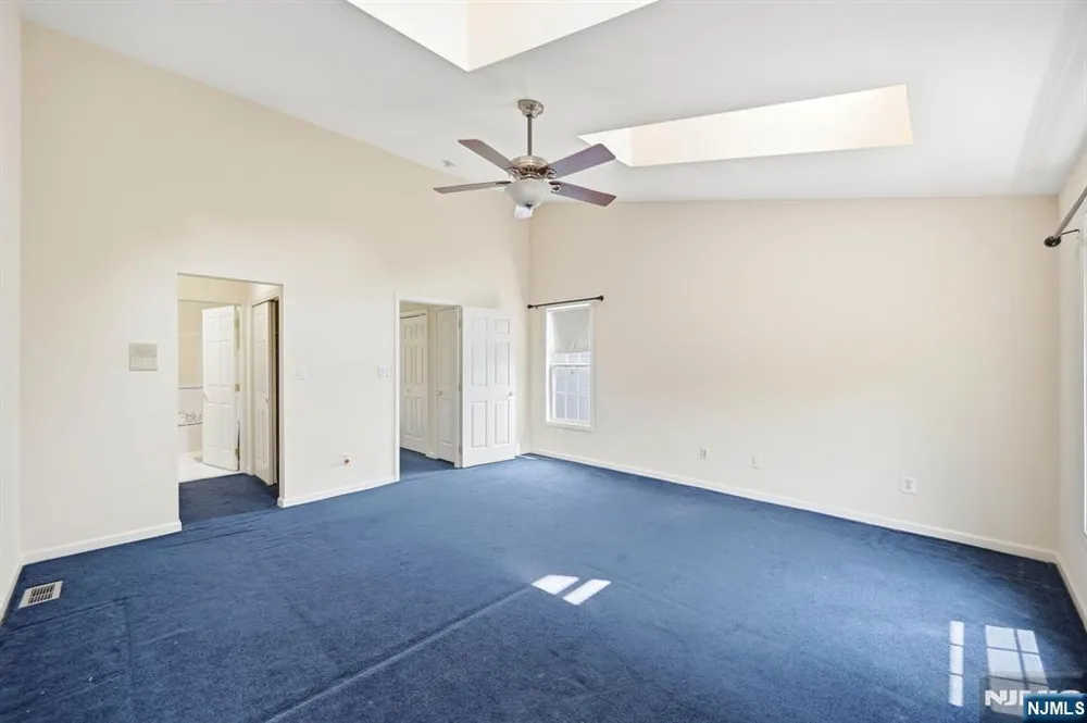 427 Hartford Drive 4028 Nutley, NJ 07110