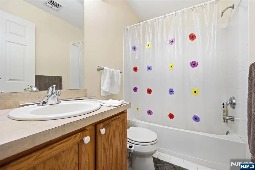427 Hartford Drive 4028 Nutley, NJ 07110
