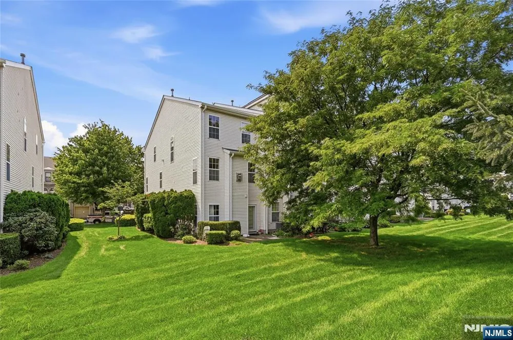 427 Hartford Drive 4028 Nutley, NJ 07110