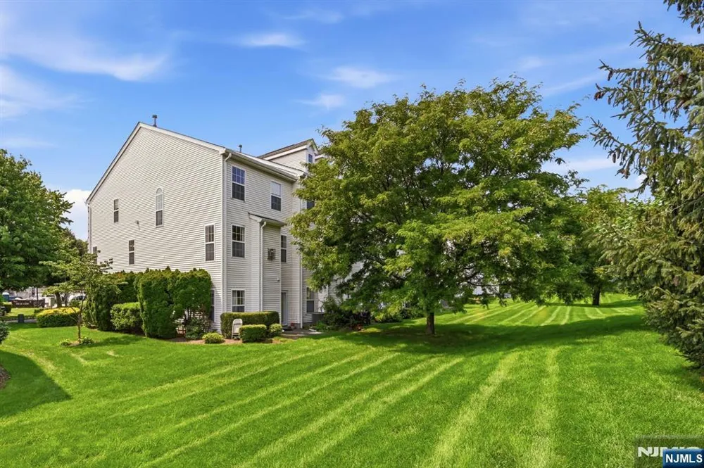 427 Hartford Drive 4028 Nutley, NJ 07110