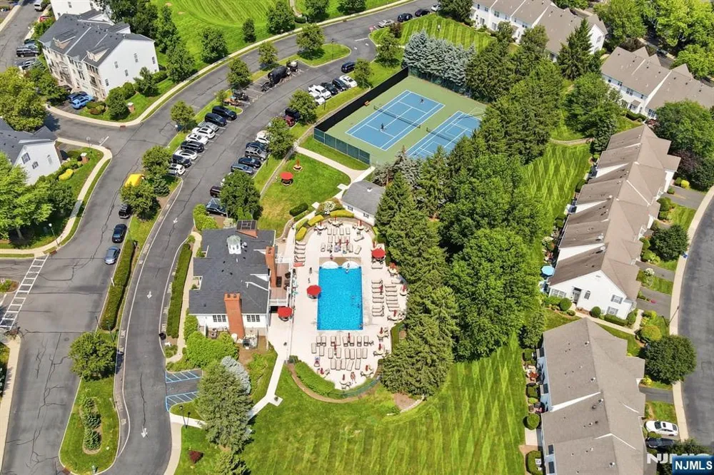 427 Hartford Drive 4028 Nutley, NJ 07110