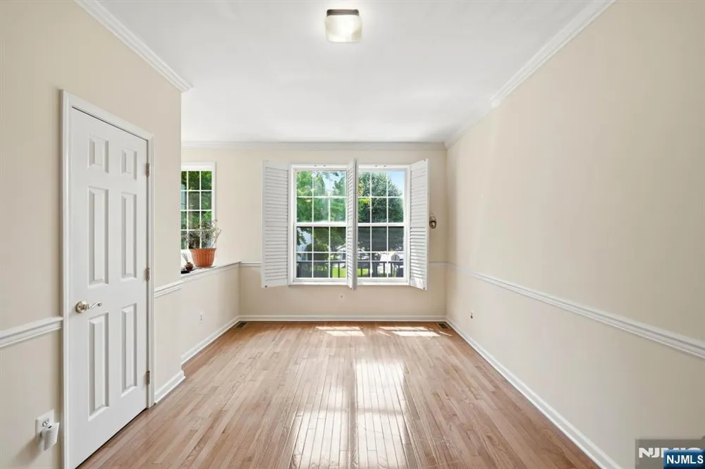 427 Hartford Drive 4028 Nutley, NJ 07110