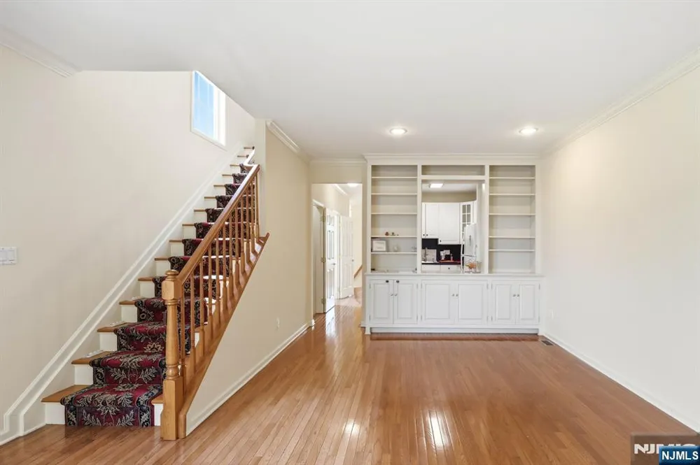 427 Hartford Drive 4028 Nutley, NJ 07110