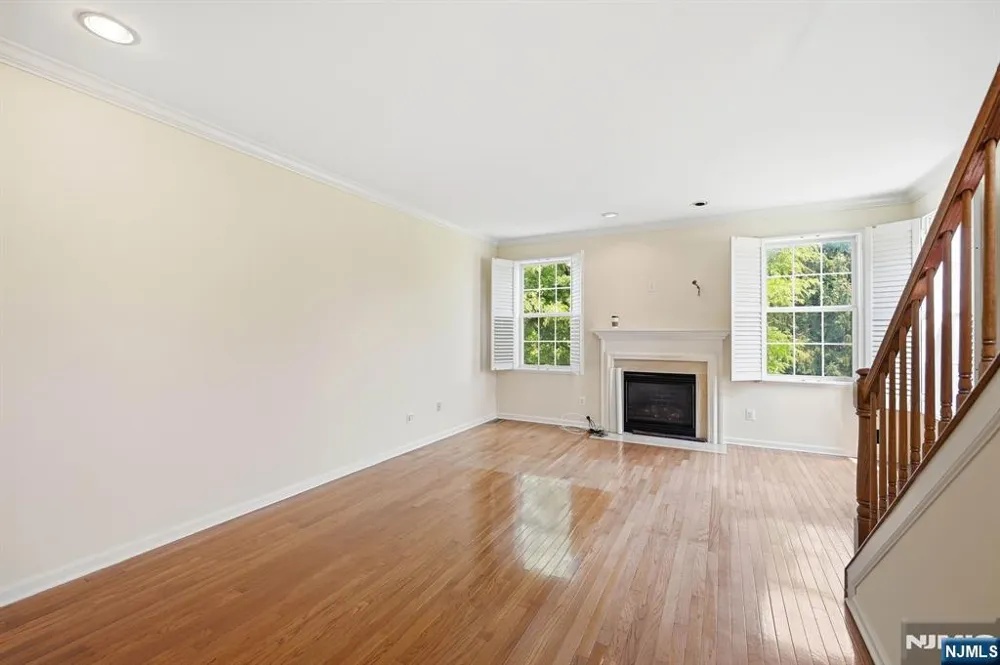 427 Hartford Drive 4028 Nutley, NJ 07110