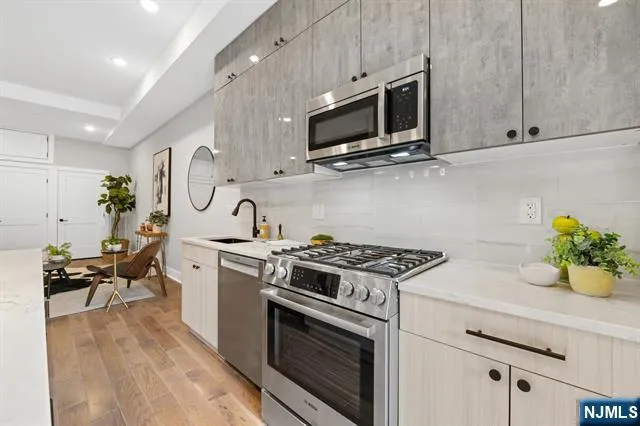 545 Palisade Avenue 2 Jersey City, NJ 07307