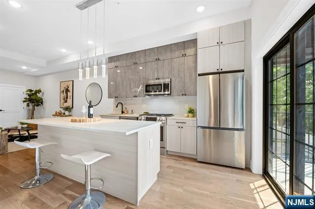 545 Palisade Avenue 2 Jersey City, NJ 07307