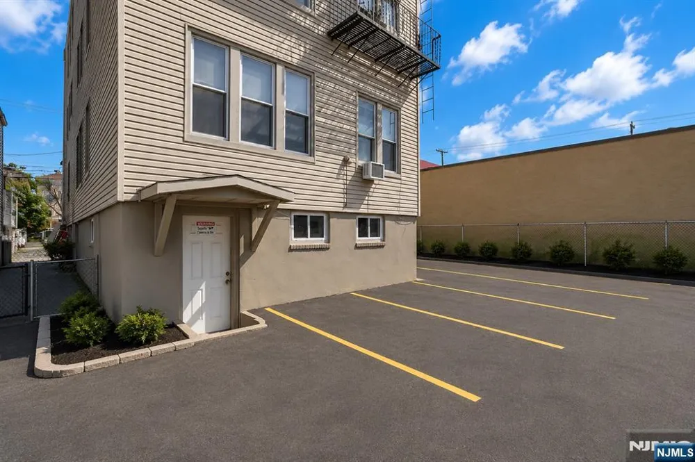 305 Cator Avenue 101 Jersey City, NJ 07305