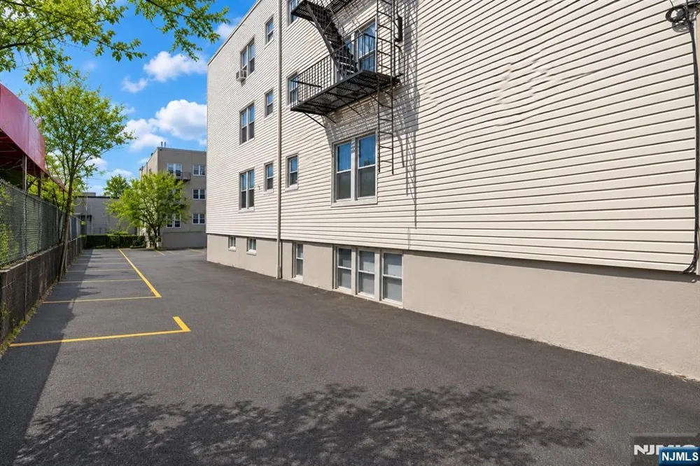 305 Cator Avenue 101 Jersey City, NJ 07305