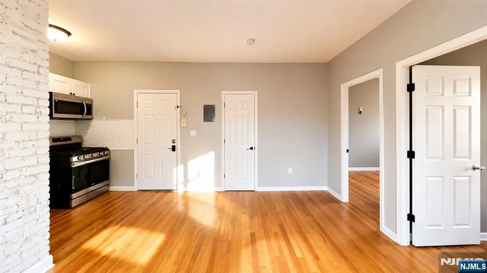 305 Cator Avenue 101 Jersey City, NJ 07305
