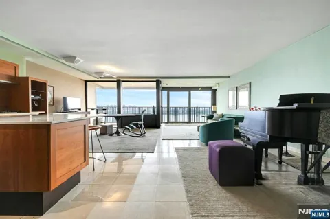 3 Horizon Road 1033