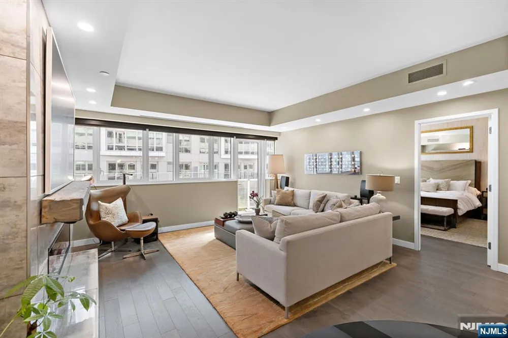 800 Ave At Port Imperial 318 Weehawken, NJ 07086