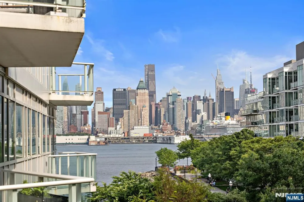 800 Ave At Port Imperial 318 Weehawken, NJ 07086