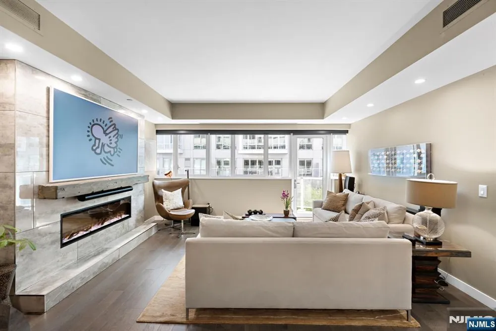 800 Ave At Port Imperial 318 Weehawken, NJ 07086