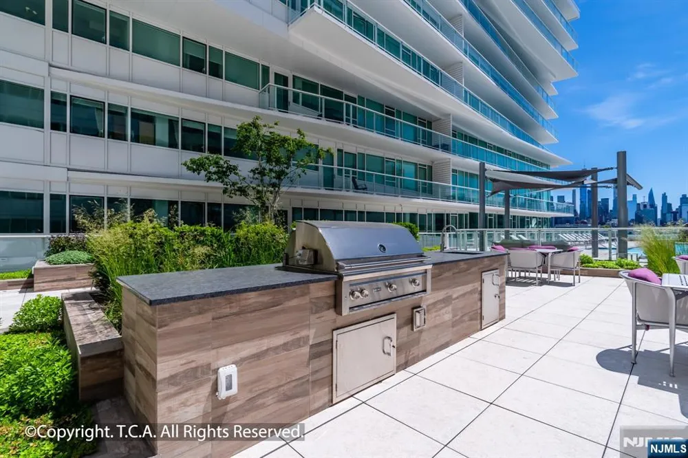 800 Ave At Port Imperial 318 Weehawken, NJ 07086