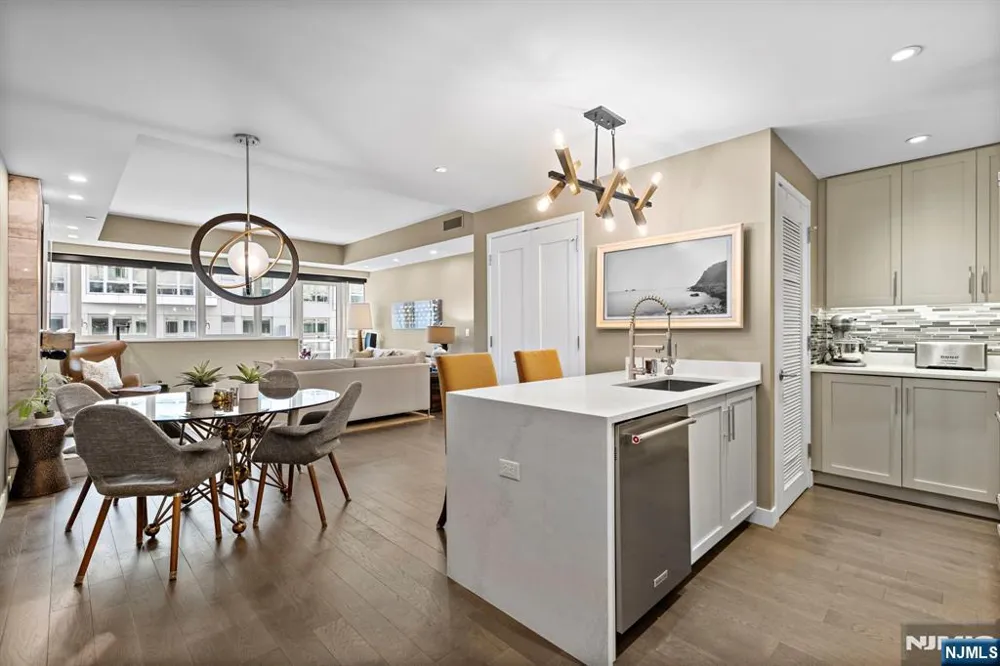 800 Ave At Port Imperial 318 Weehawken, NJ 07086