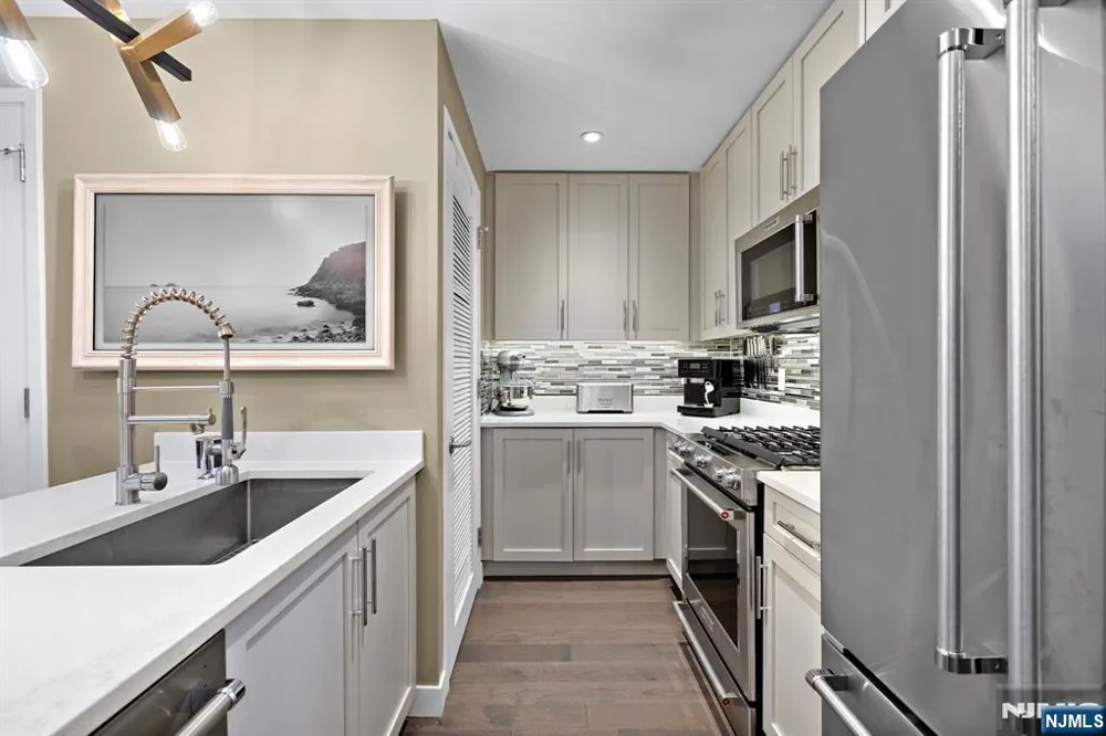 800 Ave At Port Imperial 318 Weehawken, NJ 07086
