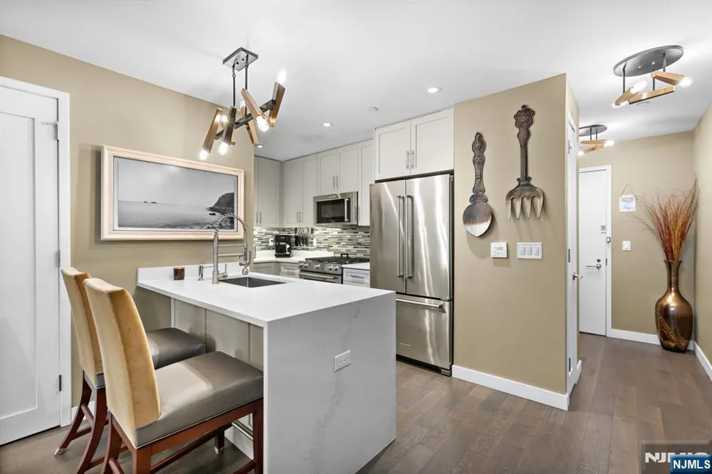 800 Ave At Port Imperial 318 Weehawken, NJ 07086